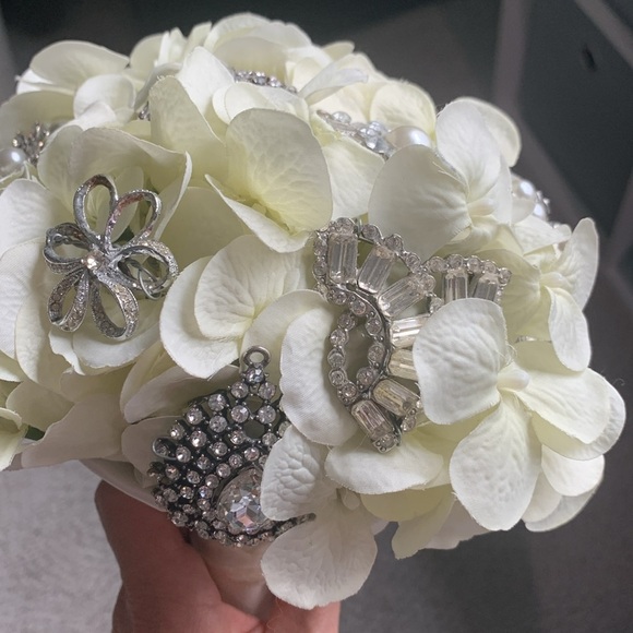 Handmade brooch, wedding bouquet, ivory, and rhinestones - Picture 5 of 10